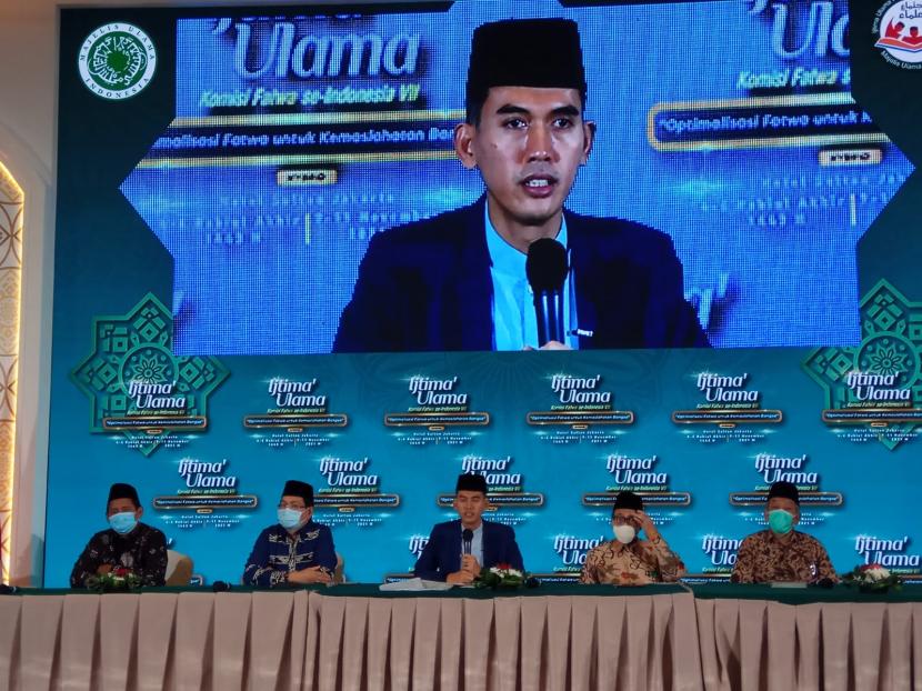 Ketua MUI Bidang Fatwa, KH Asrorun Niam Sholeh saat konferensi pers pada penutupan Ijtima Ulama Komisi Fatwa se-Indonesia ke-VII di Jakarta, Kamis (11/11).