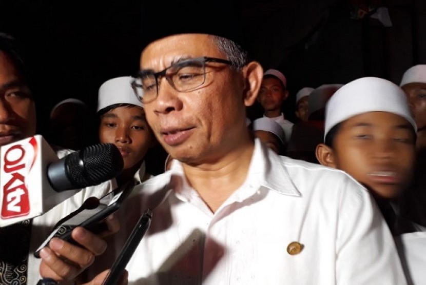 Ketua Dewan Komisioner OJK Wimboh Santoso usai meresmikan Badan Wakaf Mikro Al Fithrah Wava Mandiri di Pondok Pesantren As-Salafi Al-Fitrah,Surabaya, Jawa Timur.