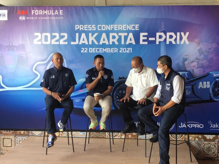 Ketua organizing comittee Formula E, Ahmad Sahroni, dan Dirut Jakpro Widi Amanasto serta Dirut Ancol, mengumumkan sirkuit Formula E akan dilaksanakan di Ancol, Jakarta Utara, Rabu (22/12). 