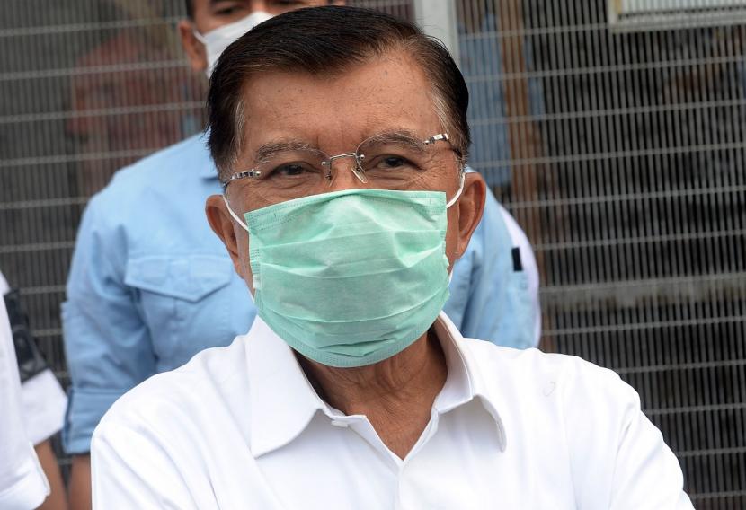 Ketua Palang Merah Indonesia Jusuf Kallameminta semua pihak menunggu keputusan Badan Pemeriksa Obat dan Makanan (BPOM) terkait hasil riset obat virus Covid-19.