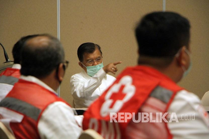 Ketua Palang Merah Indonesia (PMI) Jusuf Kalla memberikan arahan saat melakukan pertemuan dengan sejumlah pengurus PMI Sulsel di Wisma Kalla, Makassar (ilustrasi)