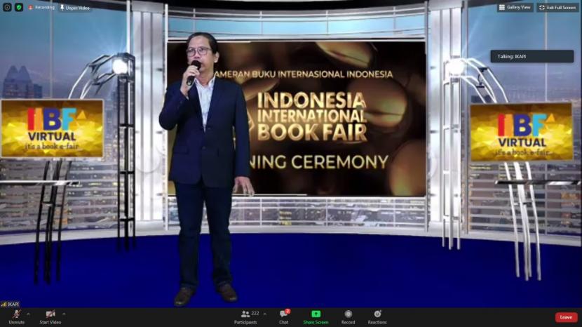 Ketua Panitia Indonesia International Book Fair (IIBF) Edisi Virtual 2020, Arys Hilman memberikan kata sambutan pada pembukaan IIBF 2020, Senin (28/9).