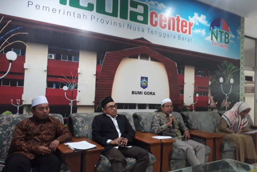 Ketua Panitia Konferensi Ulama Internasional Fauzan Zakaria menyampaikan kesiapan terkait konferensi ulama internasional di Media Center Pemprov NTB, Selasa (24/7).