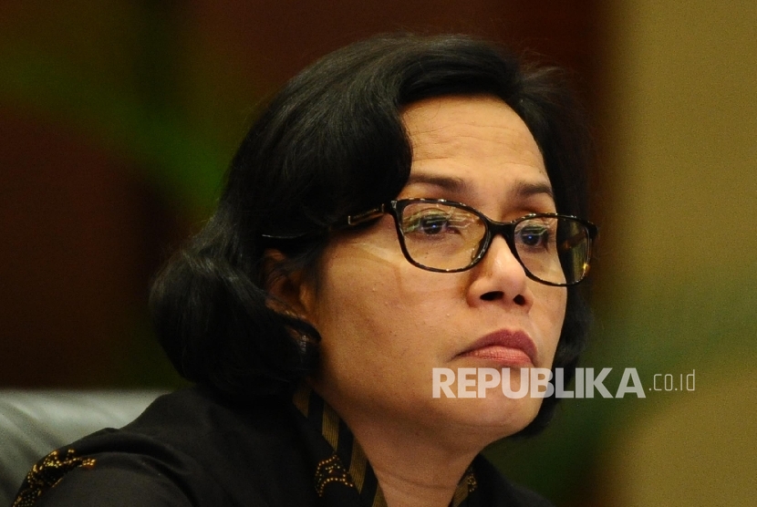 Ketua Panitia Seleksi Calon Anggota Dewan Komisioner Otoritas Jasa Keuangan (Pansel DK OJK) Sri Mulyani saat akan memberikan keterangan media di Jakarta, Rabu (8\2).