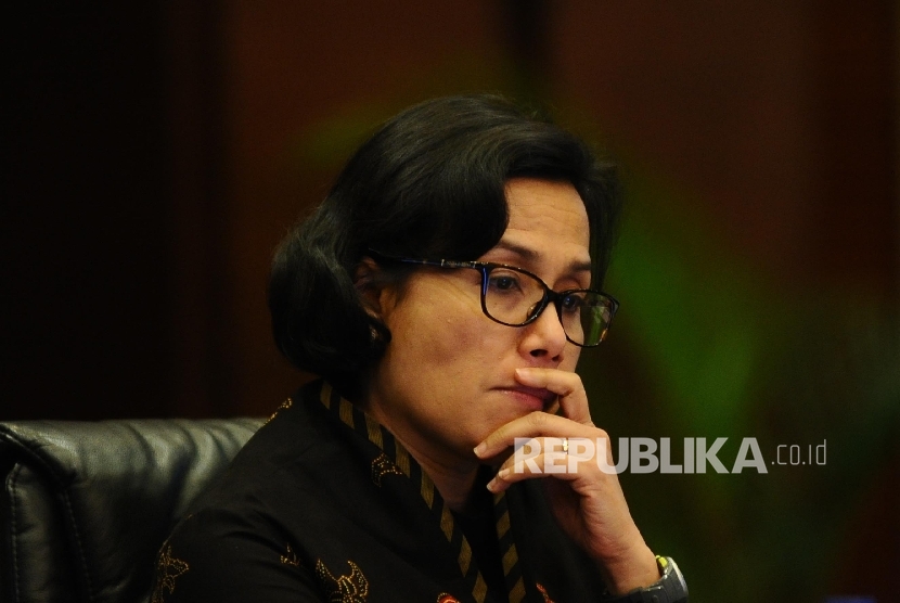 Ketua Panitia Seleksi Calon Anggota Dewan Komisioner Otoritas Jasa Keuangan (Pansel DK OJK) Sri Mulyani saat akan memberikan keterangan media di Jakarta, Rabu (8\2).