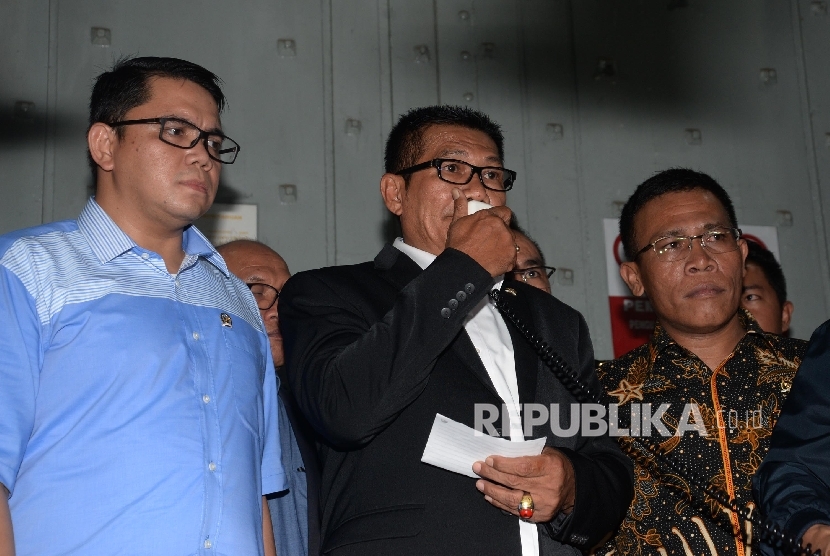 Ketua Pansus Angket KPK Agun Gunanjar Sudarsa (tengah)