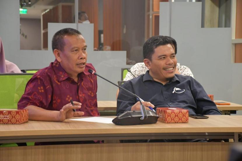 Ketua Pansus I LKPJ Gubernur TA 2022 Jajang Rohana (kiri), dalam kunjungan kerja ke Kementerian PPN / Bappenas, DKI Jakarta.