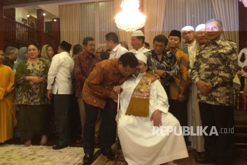 Ketua Partai Gerindra Prabowo Subianto menggelar petemuan-petemuan antartokoh nasional untuk bertukar pikiran jernih sambut Pilkada, di kediaman Prabowo Subianto jalan Kertanegara No 4, Jakarta Selatan, Senin (10/4).