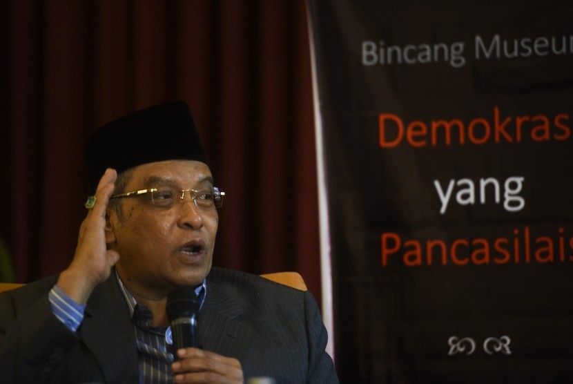 Ketua PBNU Said Aqil memberikan pemaparan saat diskusi yang mengangkat tema 'Demokrasi yang Pancasilais' di Surabaya, Jawa Timur, Sabtu (26/8).