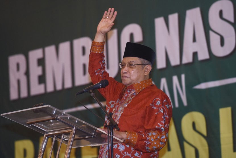 Ketua PBNU Said Aqil Siraj memberikan sambutan ketika pembukaan Rembug Nasional dan Rakernas LPPNU di Jakarta, Jumat (15/4).