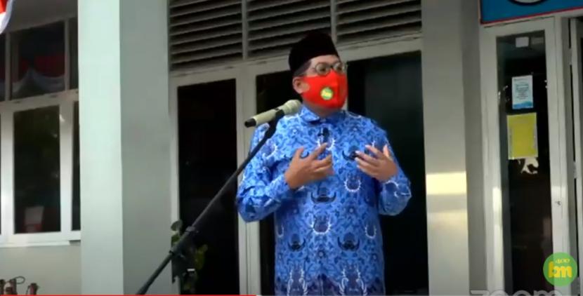 Ketua Pelaksana Harian (KPH) Sekolah Bakti Mulya 400, Dr  Sutrisno Muslimin MSi menjadi pembina upacara peringatan HUT kemerdekaan RI yang ke-75 yang diadakan di Sekolah Bakti Mulya 400 Jakarta, Senin (17/8).