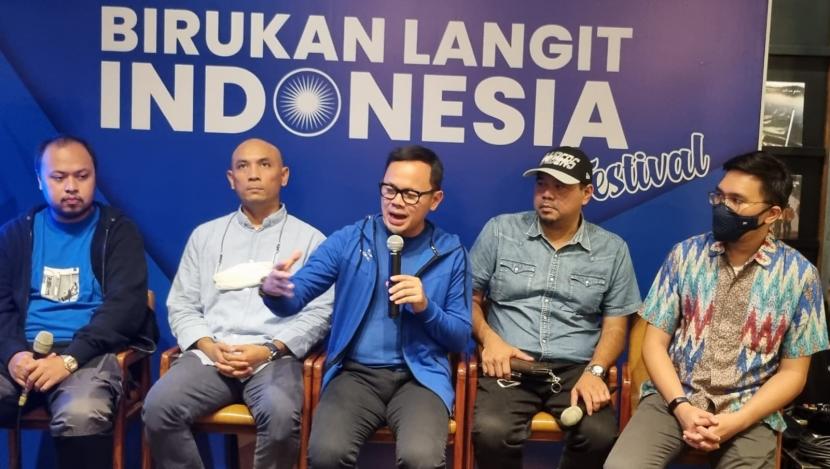 Ketua Pelaksana HUT dan Rakernas PAN, Bima Arya (tengah) saat konferensi pers terkait rangkaian kegiatan Rakernas PAN di Jakarta, Selasa (28/6/2022).