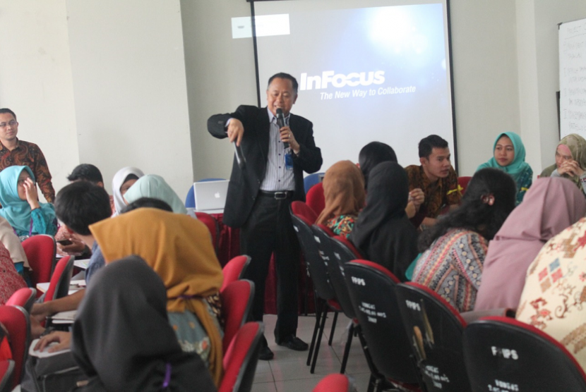 Ketua Pelaksana kegiatan pengembangan model pendidikan karakter project citizen untuk guru-guru peserta pendidikan profesi guru (PPG), Maulia D Kembara 