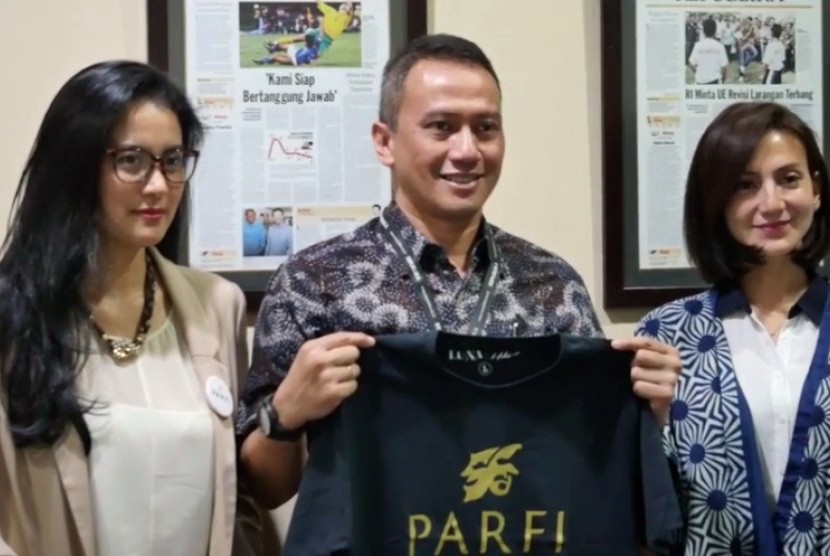 Ketua Persatuan Artis Film (Parfi) 56 Marcella Zalianty (kiri), Dirut PT Republika Media Mandiri Agoosh Yoosran (tengah), dan Wakil Sekjen Persatuan Artis Film Indonesia, Wanda Hamidah (kanan)