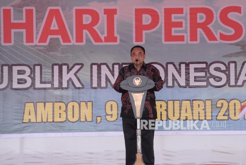 Ketua Persatuan Wartawan Indonesia (PWI), Margiono memberi sambutan saat acara puncak perayaan Hari Pers Nasional (HPN) 2017 di Lapangan Tantui, Kota Ambon, Provinsi Maluku, Kamis (9/2).