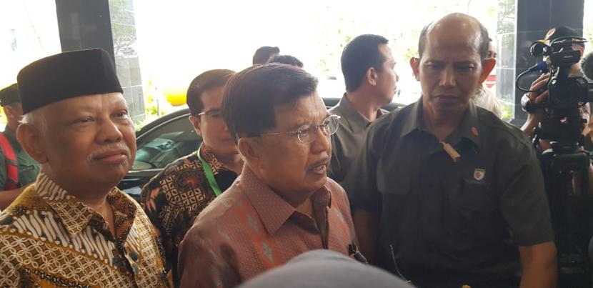 Ketua PMI yang juga Wakil Presiden ke-10 dan ke-12 Jusuf Kalla saat ditemui wartawan di Gedung Perpustakaan Nasional, Jakarta, Rabu (4/3).