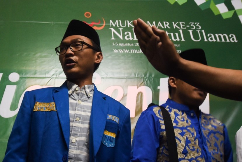  Ketua PMII Aminuddin Maruf menjawab pertanyaan wartawan terkait keputusan Sidang komisi orginasisi pada Muktamar ke-33 NU di Jombang, Jawa Timur, Selasa (4/8).