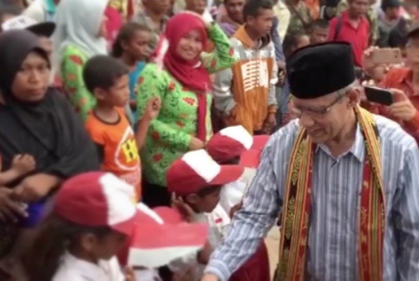 Ketua PP Muhammadiyah, Haedar Nashir saat berkunjung ke Desa Tliu, NTT