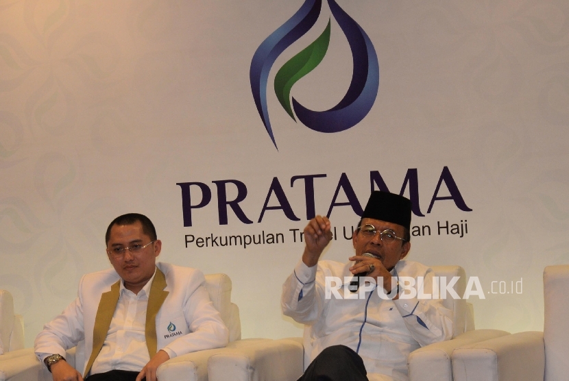  Ketua Pratama Andika surachman Siregar (kiri), dan Anggota Dewan Pembina Pratama Yusnar Yusuf memberikan keterangan kepda wartawan saat peluncuran Asosiasi Umrah dan Haji Pratama, Jakarta, Senin (23/1).