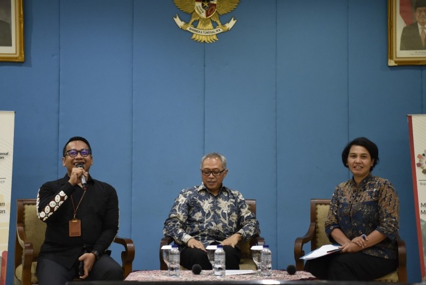 Ketua Steering Committee Rembuk Nasional Pendidikan dan Kebudayaan (RNPK) Ananto Kusuma Seta (tengah) memimpin taklimat media persiapan RNPK tahun 2019 di Gedung Kemendikbud, Jumat (8/2).