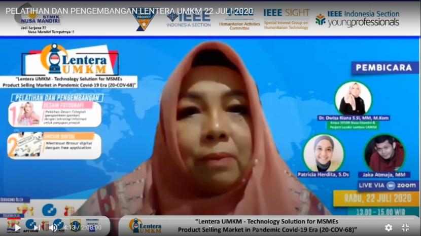 Ketua STMIK Nusa Mandiri, Dr  Dwiza memberikan kata sambutan pada elatihan fotografi dan desain brosur digital bagi Usaha Mikro Kecil Menengah (UMKM) Kecamatan Matraman oleh STMIK Nusa Mandiri.