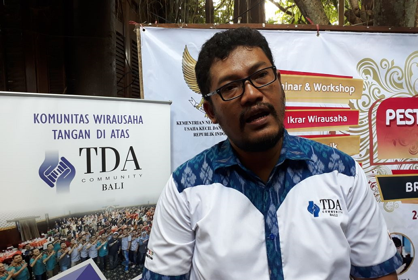 Ketua TDA Bali, Hendra W Saputro memaparkan rencana kegiatan Pesata Wirausaha Bali 2018.