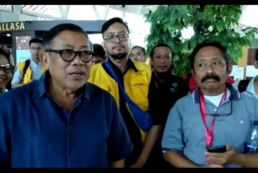Ketua tim bantuan medis Universitas Hasanuddin, Prof dr Idris Paturusi,.sesaat sebelum bertolak ke NTB untuk memberikan bantuan medis kepada korban gempa Lombok. 