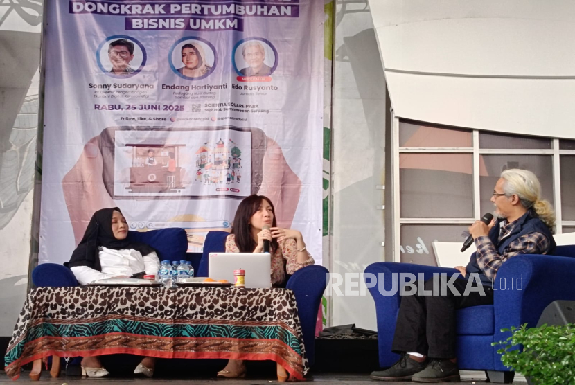 Ketua Tim Implementasi Gim Kementerian Komunikasi dan Digital Tita Ayuditya Surya dalam acara Peran Teknologi Digital Dongkrak Pertumbuhan Bisnis UMKM, di Scientia Square Park Summarecon, Serpong, Rabu (25/6/2025).