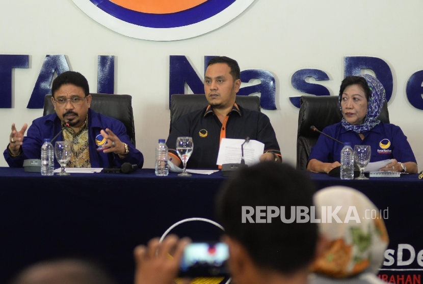 Ketua DPP Partai Nasdem Zulfan Lindan (kiri)