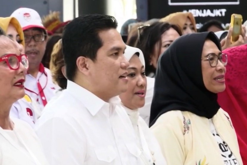 Ketua Tim Kampanye Nasional Joko Widodo-Ma’ruf Amin, Erick Thohir (kedua kiri)