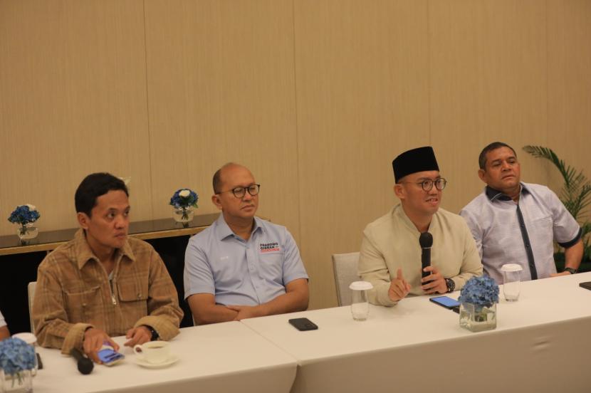 Ketua Tim Kampanye Nasional (TKN) Prabowo-Gibran, Rosan Roeslani memastikan berita soal dugaan korupsi pengadaan pembelian pesawat bekas Indonesia-Qatar yang diarahkan ke Prabowo Subianto adalah berita bohong.