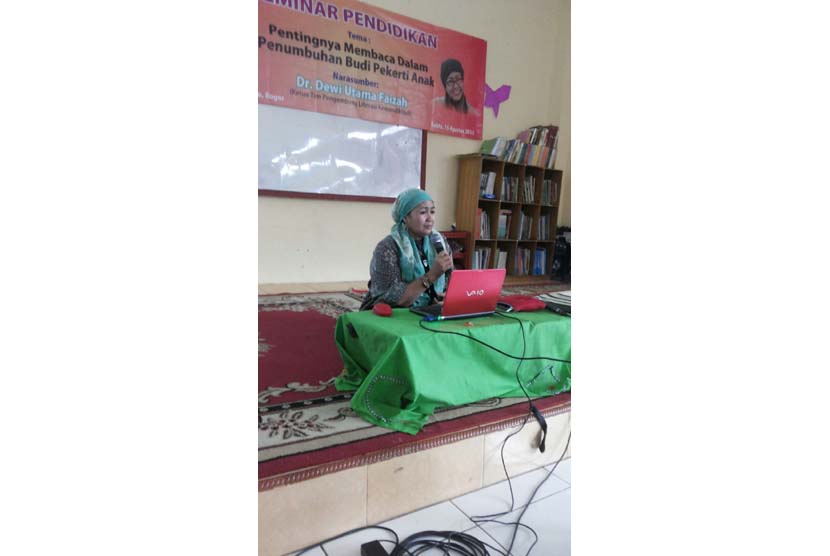 Ketua tim pengembang kurikulum Kemendikbud Dr Dewi Utama Fauzia mengisi seminar dan pelatihan 