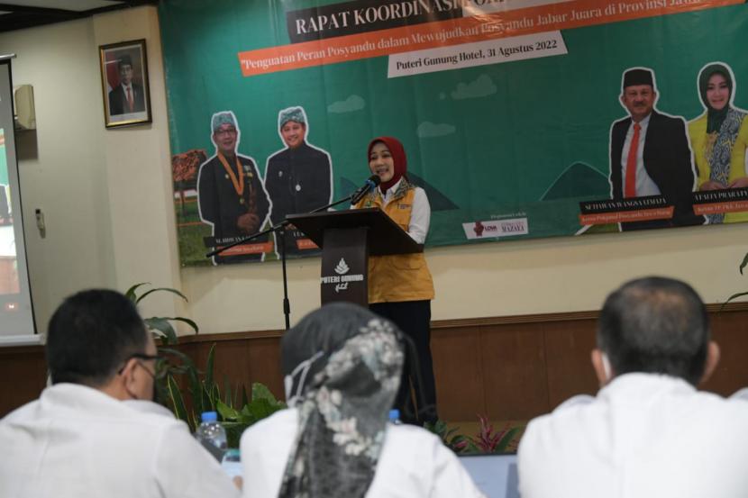 Ketua Tim Penggerak Pemberdayaan Kesejahteraan Keluarga Provinsi Jawa Barat Atalia Praratya Kamil mendorong kader Posyandu untuk fokus pada peningkatan kualitas hidup anak-anak. 