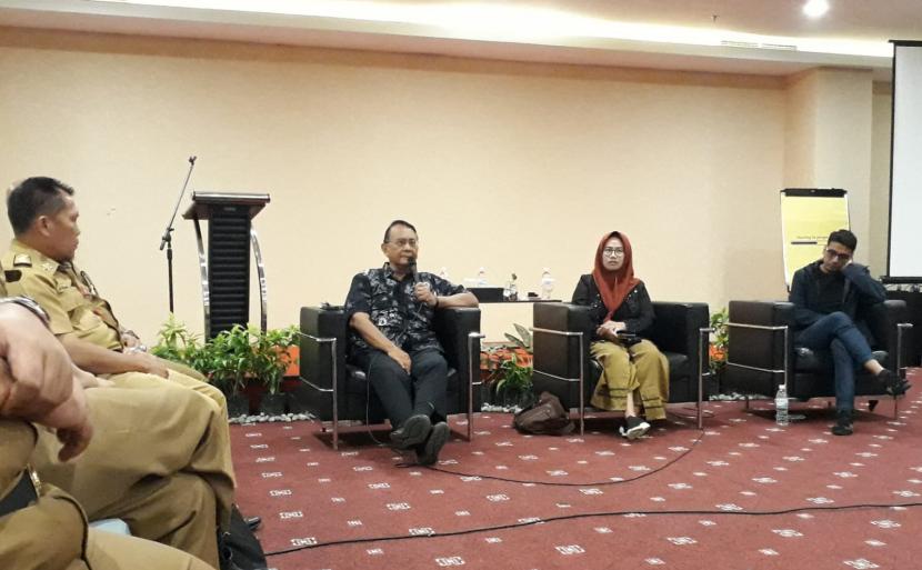 Ketua Tim PPHAM Makarim Wibisono memberikan penjelasan dalam diskusi Kasus Pelanggaran HAM Talangsari, Lampung, Selasa (15/11/2022). 