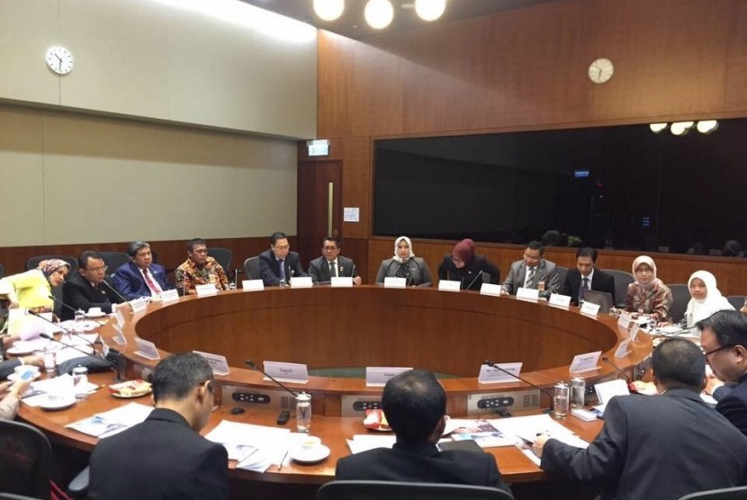 Ketua Timwas TKI DPR RI, Fahri Hamzah, beserta rombongan melakukan pertemuan dan rapat dengan Anggota Legislatif Hong Kong di Hong Kong pada Senin (20/2).