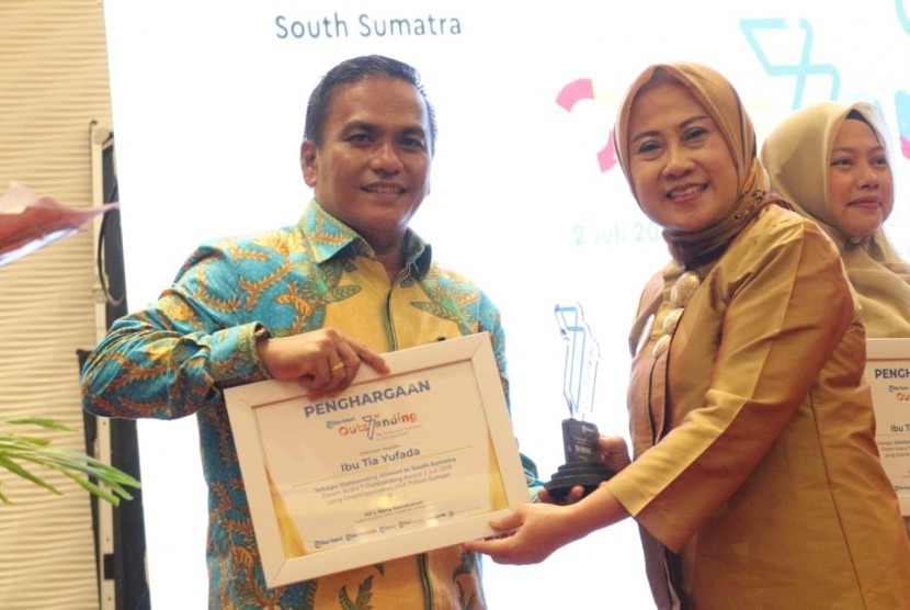 Ketua TP PKK Muba Thia Yufada kali ini dinobatkan menjadi Outstanding Women In South Sumatra oleh media cetak Tribun Sumsel (Kompas Gramedia Group) dalam rangkaian Acara 7 Outstanding Award Tribun Sumsel.