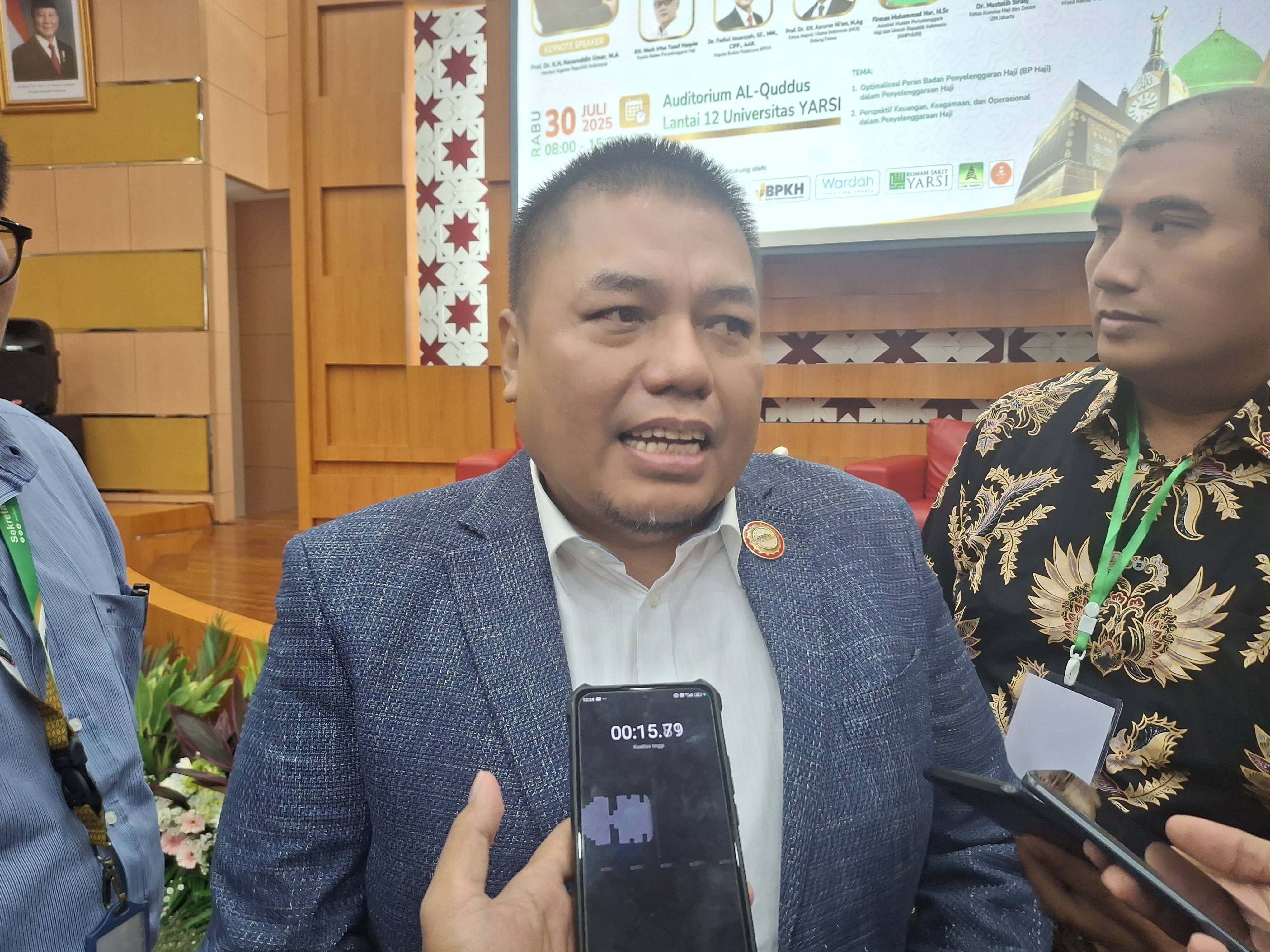 Ketua Umum Amphuri Firman M Noor (tengah)