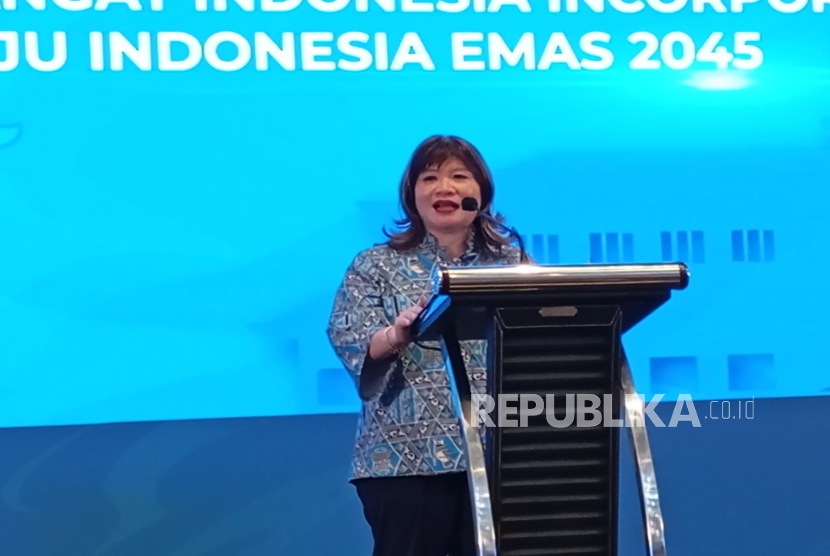 Ketua Umum Asosiasi Pengusaha Indonesia (APINDO) Shinta Kamdani membuka acara APINDO Expo dan UMKM Fair 2025 dalam rangkaian acara Rakerkornas di Hotel El Royale, Kota Bandung, Senin (4/8/2025). 