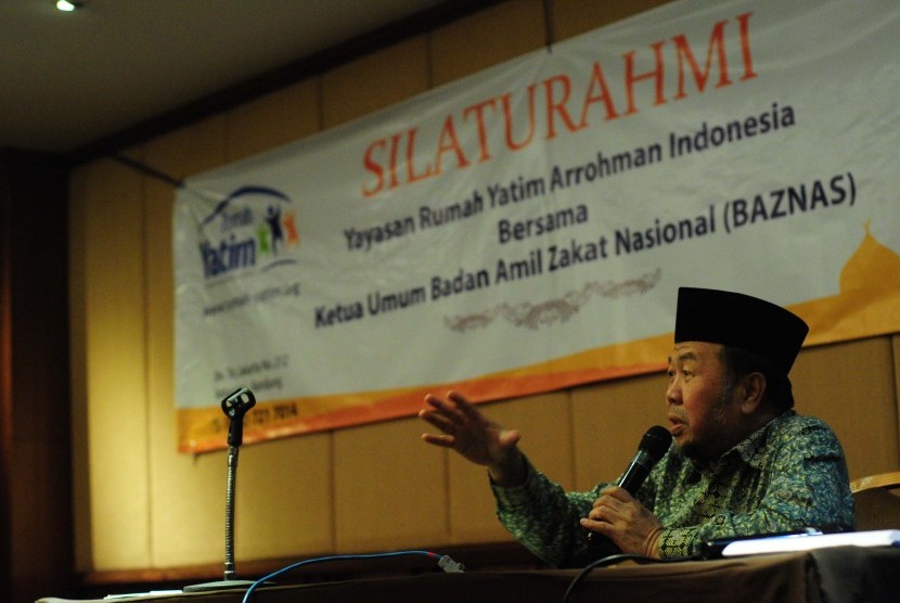 Ketua Umum Baznas KH Didin Hafidhuddin memberikan pembekalan kepada seluruh pengurus Rumah Yatim Arrohman terkait pengelolaan dana zakat infaq dan shadaqah (ZIS) di Hotel Panghegar, Kota Bandung. 