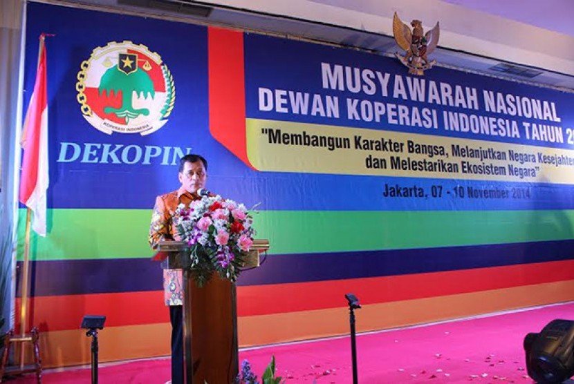 Ketua Umum Dekopin Nurdin Halid saat memberi sambutan di pembukaan Munas Dekopin 2014