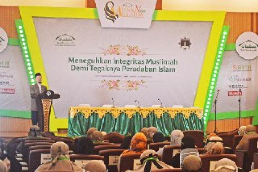 Ketua Umum Dewan Pengurus Pusat (DPP) Hidayatullah, Dr Nashirul Haq Lc MA membuka Munas V Muslimat Hidayatullah (Mushida) di Ponpes Hidayatullah Depok, Sbtu (26/12).