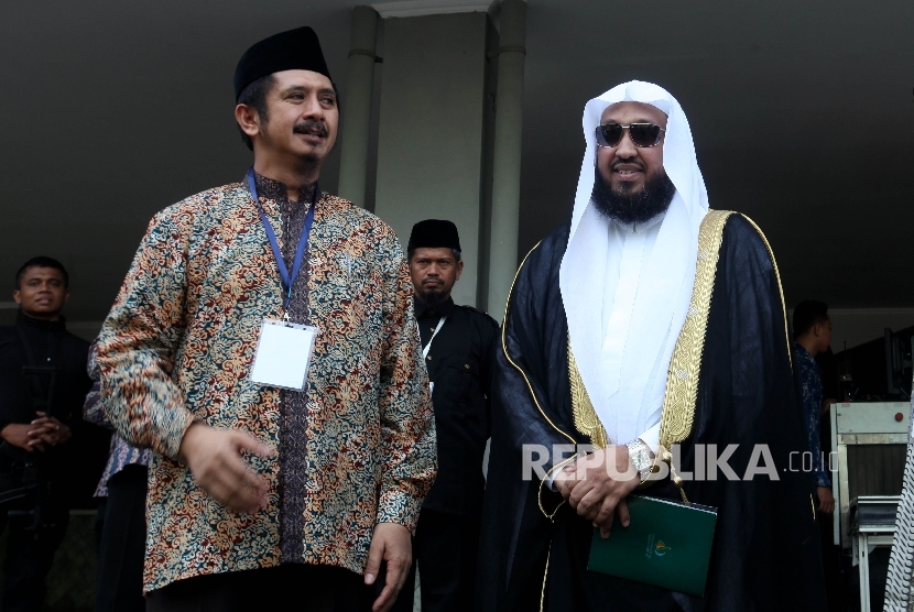 Ketua Umum Dewan Pimpinan Pusat Wahdah Islamiyah (DPP WI) Ustadz Muhammad Zaitun Rasmin (kiri).