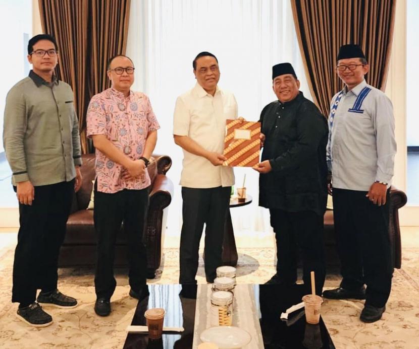 Ketua Umum DMDI Indonesia, Said Aldi Al Idrus bersama jajaran pengurus bersilaturahim dengan Ketua Dewan Pembina DMDI Syafruddin di Jakarta, Jumat (26/5/2023).