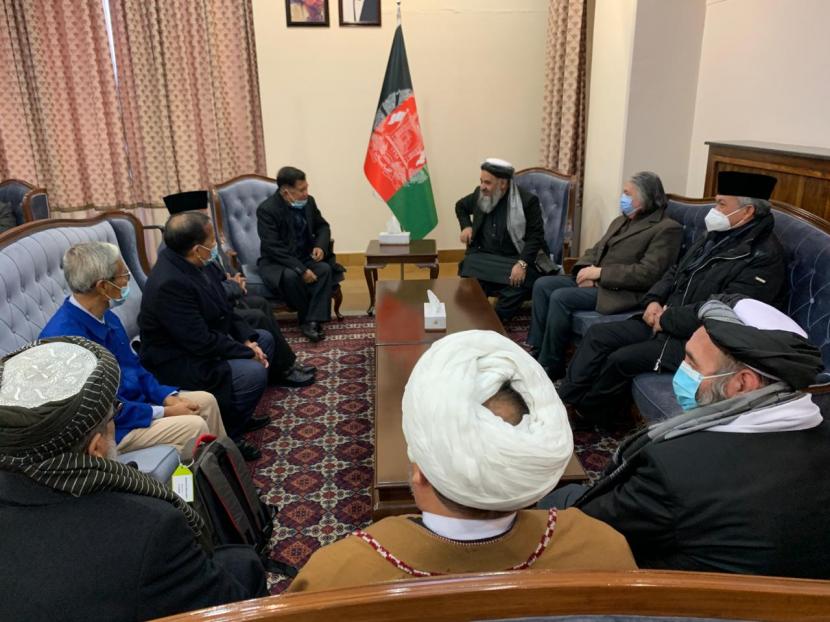 Ketua Umum DMI Jusuf Kalla melakukan pertemuan dengan Menteri Agama & Haji Republik Islam Afghanistan Mohammad Qasim Halimi, di Istana Haram Sarai Kompleks Istana Kepresidenan Republik Islam Afghanistan, Kabul, Rabu (23/12).