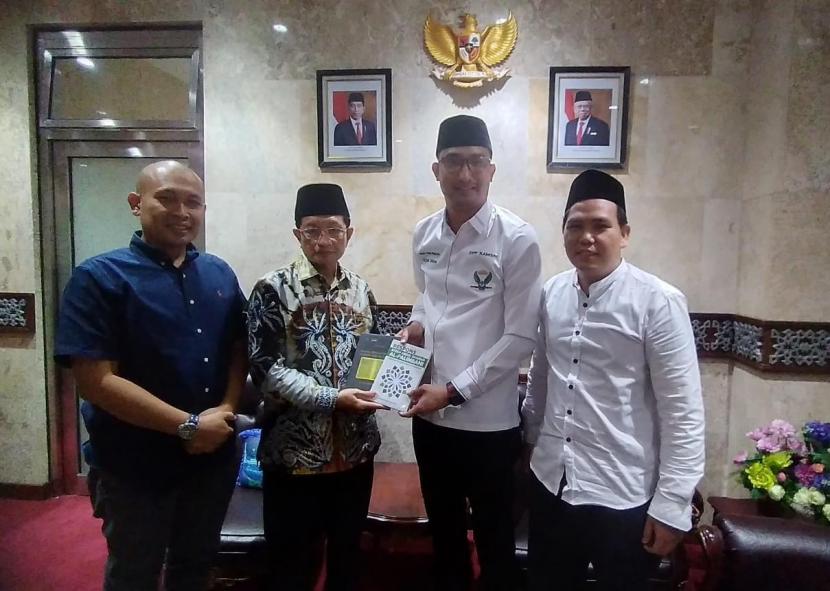 Ketua Umum DPP Kamsri, Kemal Yudha Prakasa bertemu Imam Besar Masjid Istiqlal, Prof Nasaruddin Umar di Masjid Istiqlal, Jakarta Pusat, Sabtu (8/4/2023).  
