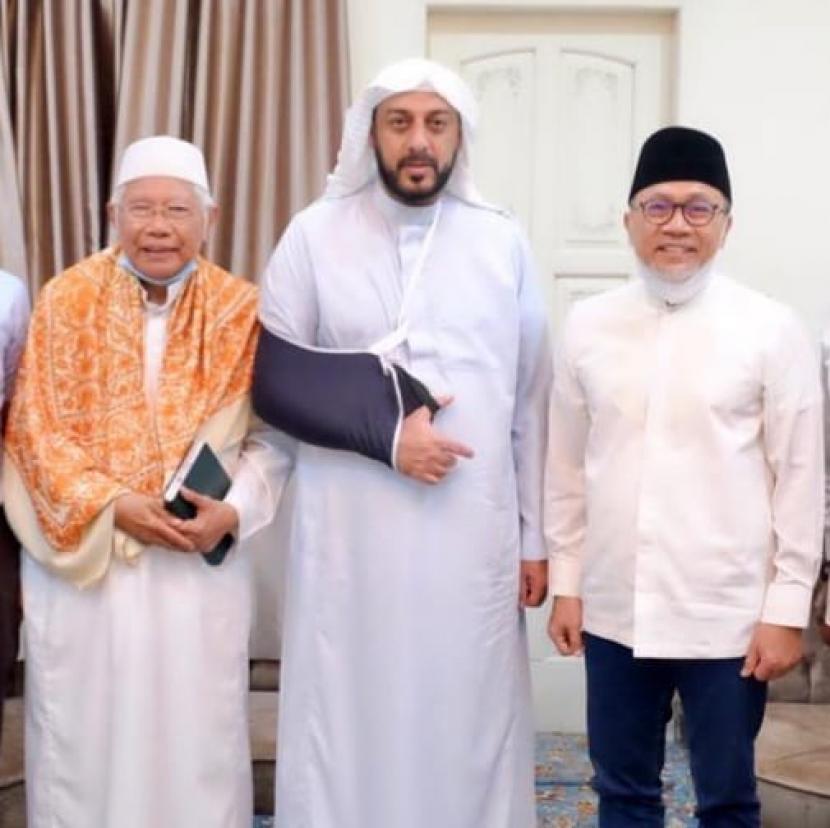 Ketua Umum DPP PAN Zulkifli Hasan (kanan) membagi kenangannya, saat bertemu dengan Abdul Rasyid Abdullah Syafi’ie (kiri) 
