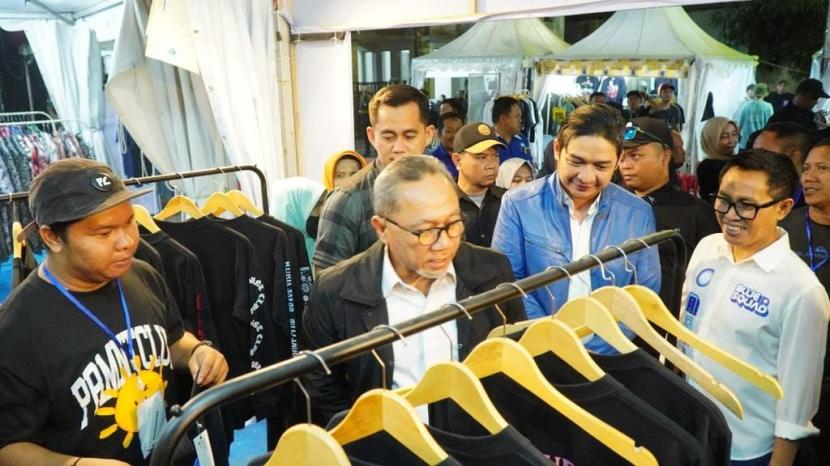  Menteri Perdagangan Zulkifli Hasan saat menghadiri Pesta Anak Nongkrong X Jakcloth, di Semarang, Jawa Tengah.