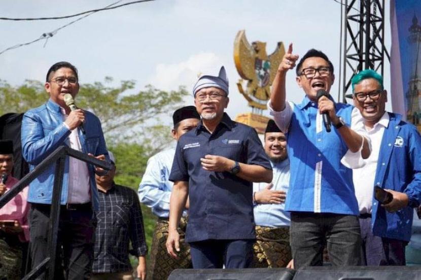 Ketua Umum DPP Partai Amanat Nasional Zulkifli Hasan bersama Ketua Dewan Pimpinan Wilayah DKI Jakarta Eko Hendro Purnomo serta duo kader Pasha Ungu dan Uya Kuya.