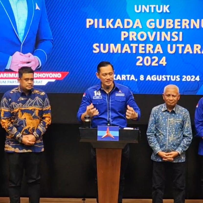 Ketua Umum DPP Partai Demokrat, Agus Harimurti Yudhoyono (AHY) menyerahkan surat dukunga kepada pasangan Muhammad Bobby Afif Nasution-Surya pada Pemilihan Gubernur Sumatra Utara (Pilgub Sumut). 