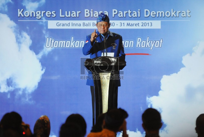   Ketua Umum DPP Partai Demokrat terpilih Susilo Bambang Yudhoyono, menyampaikan pidato politik dalam Kongres Luar Biasa di Sanur,Denpasar,Sabtu(30/3). (Republika/Aditya Pradana Putra)
